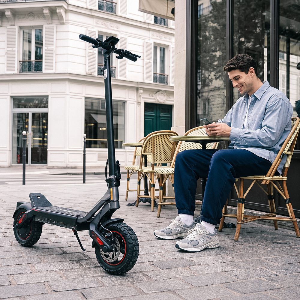 iScooter i10M Elektroroller, 1200-W-Motorleistung, 45 km/h Höchstgeschwindigkeit, 48-V-10,4-Ah-Akku, über 40 km Reichweite, 11-Zoll-Geländereifen, Doppelfederung, Dreifachbremssystem, App-Steuerung, Schnellfaltmechanismus