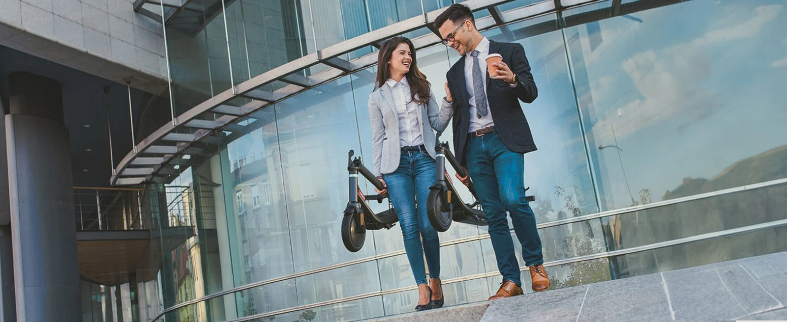 Atomi E20 Electric Scooter 8.5 inch Air Tire 250W Motor (Max Output 500W) 36V 7.5Ah Battery 30km Range Dual Brake 120kg