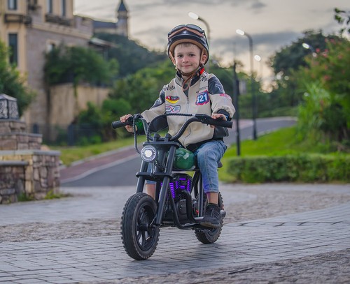 HYPER GOGO Pioneer 12 Plus Electric Chopper Motorcycle for Kids 24V 5.2Ah 160W with 12'x3' Tires, 12KM Top Range - Orange