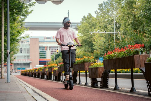 Kukirin G2 Foldable Electric Scooter 800W Motor 48V 15Ah Battery 10-inch Tire 45km/h Max Speed 55km Range Touchscreen Display Disc Brake 7 Light system - Black