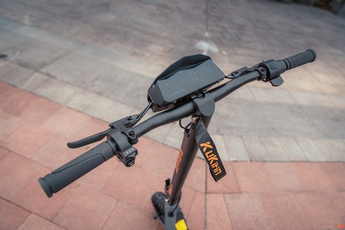 Kukirin G2 Foldable Electric Scooter 800W Motor 48V 15Ah Battery 10-inch Tire 45km/h Max Speed 55km Range Touchscreen Display Disc Brake 7 Light system - Black