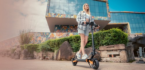 KuKirin G2 Pro 2024 New version Folding Electric Scooter 9.0x3.0 Inch Tubeless Vacuum Tire 600W Motor 48V 15.6Ah Battery 58km Max Range, HD LCD Display Dual Disc Brake Led Light Spring Shock Absorber, Detachable Seat Turn signal light