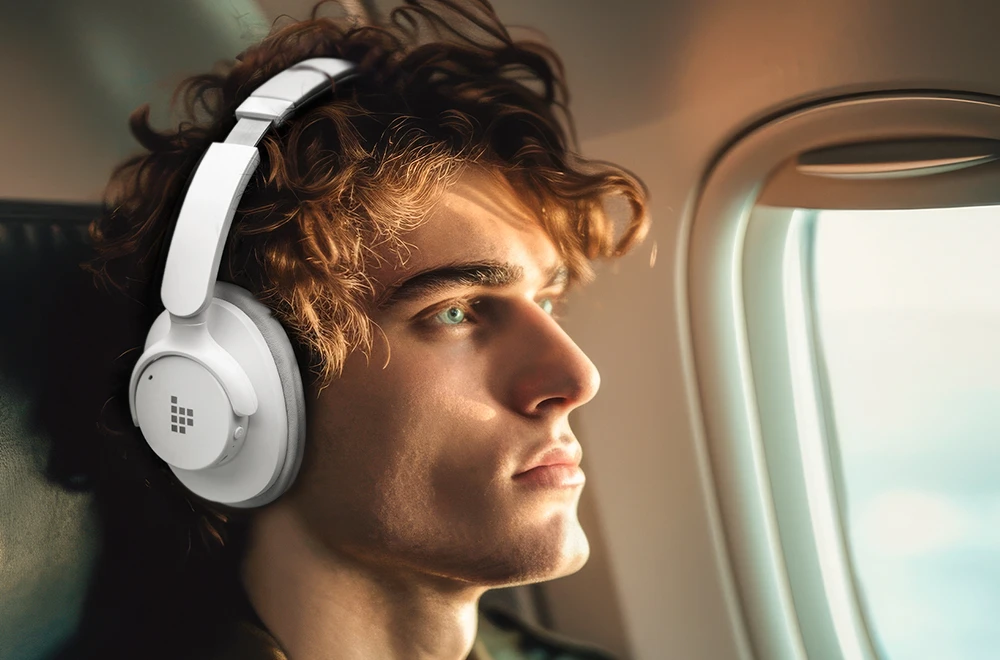 Căști Bluetooth Tronsmart Sounfii Q20 ANC, autonomie de 50 de ore, căști pivotante la 90°, pereche cu 2 dispozitive, control aplicație Tronsmart, microfon încorporat pentru apeluri clare, anulare activă a zgomotului - alb