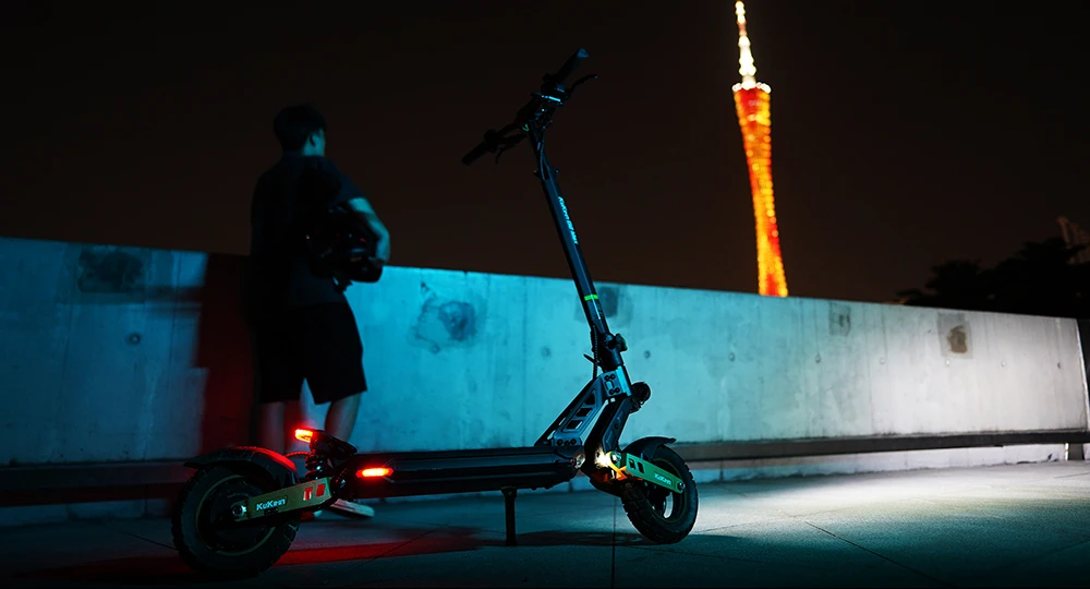 Trottinette électrique KuKirin G2 Max Pneus tout-terrain de 10 pouces Moteur 1000 W Vitesse maximale de 55 km/h Batterie 48 V 20 Ah Autonomie de 80 km Charge maximale de 120 kg Siège amovible Hauteur réglable