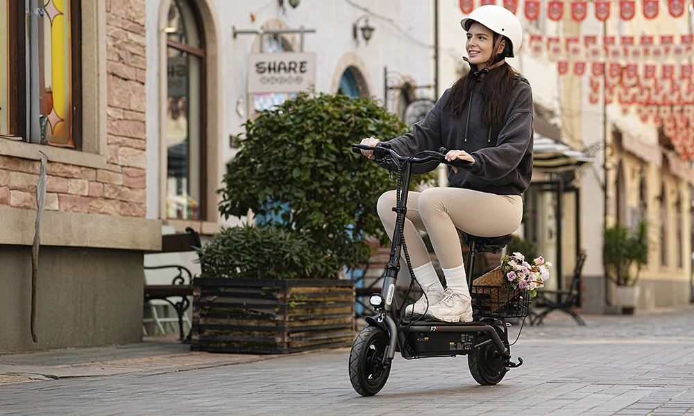 Scooter electric iScooter F3 cu scaun și coș din spate, motor 1000 W, baterie 48 V 13 Ah, anvelopă pneumatică de 10 inchi, viteză maximă 45 km/h, autonomie 60 km, frână cu tambur față și spate, sarcină maximă 120 kg