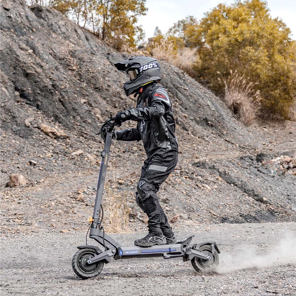 Ausom DT2 Pro Trottinette électrique, moteur 2 x 1 100 W, 52 V 23,4 Ah, pneus 10 x 3 pouces, vitesse maximale de 68 km/h, autonomie maximale de 115 km, freins à disque hydrauliques avant et arrière, suspension à bras oscillant