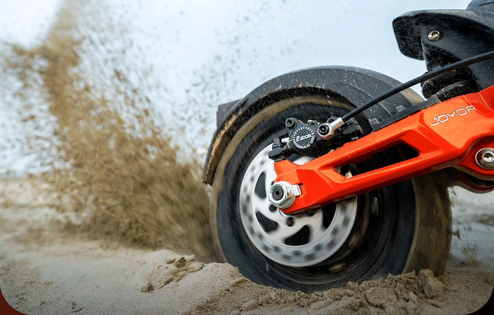 Trottinette électrique Joyor T10, moteur 2 x 1 000 W, batterie 60 V 18 Ah, pneus 10 pouces, vitesse maximale 60 km/h, autonomie 75 km, freins à disque hydrauliques avant et arrière, amortisseurs à ressort hydrauliques avant et arrière