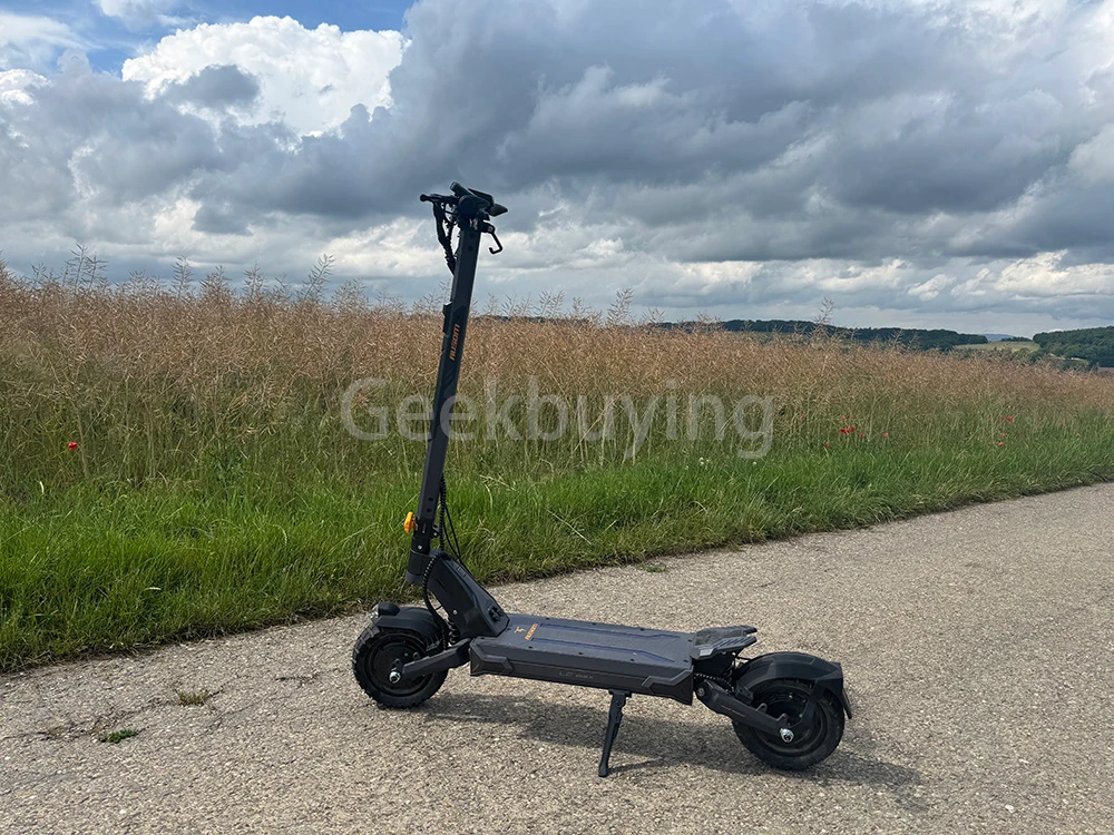 Ausom L2 Max Trottinette électrique, moteur 2 x 1 000 W, batterie 48 V 20,8 Ah, pneus 3 x 10 pouces, vitesse maximale 65 km/h, autonomie 90 km, freins à disque avant et arrière, suspension à bras oscillant, support AirTag dissimulé