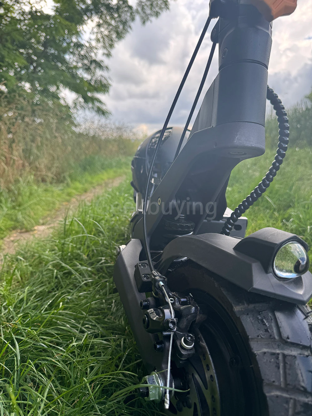 Ausom L2 Max Trottinette électrique, moteur 2 x 1 000 W, batterie 48 V 20,8 Ah, pneus 3 x 10 pouces, vitesse maximale 65 km/h, autonomie 90 km, freins à disque avant et arrière, suspension à bras oscillant, support AirTag dissimulé