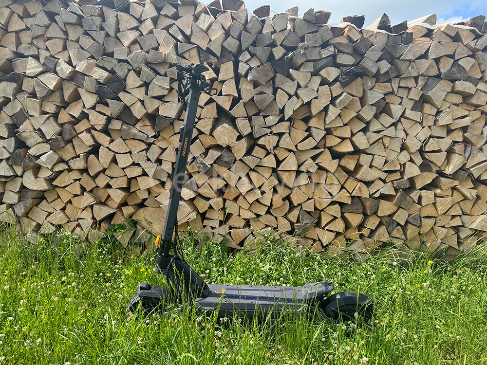 Ausom L2 Max Trottinette électrique, moteur 2 x 1 000 W, batterie 48 V 20,8 Ah, pneus 3 x 10 pouces, vitesse maximale 65 km/h, autonomie 90 km, freins à disque avant et arrière, suspension à bras oscillant, support AirTag dissimulé