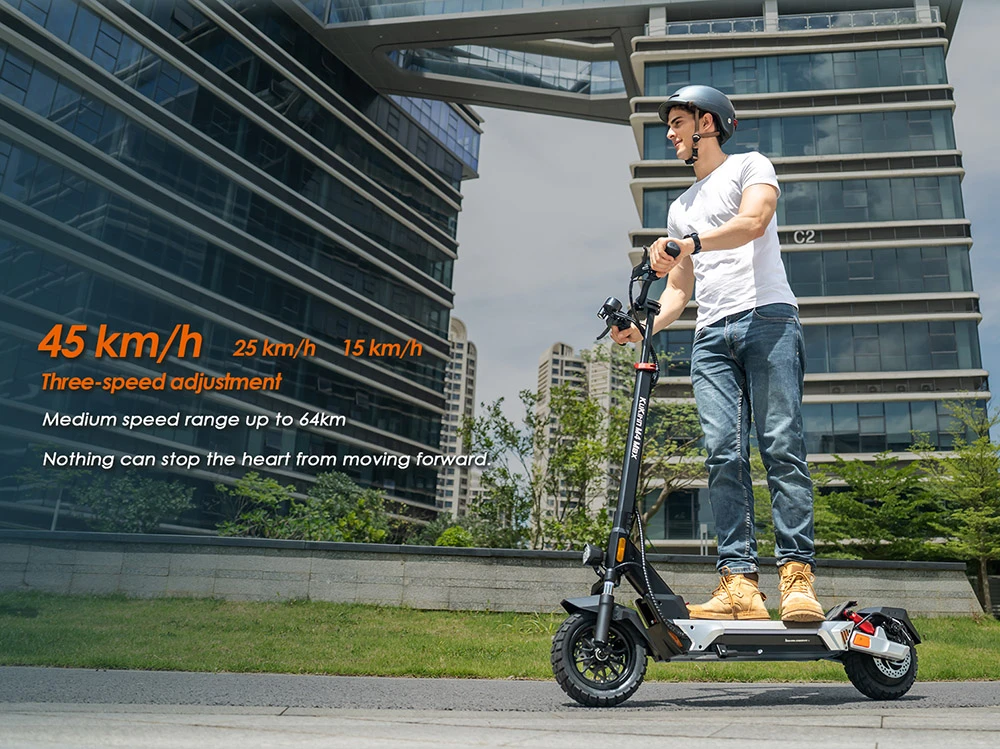 Trottinette électrique KuKirin M4 Max, moteur 800 W, batterie 48 V 18,2 Ah, pneus 10 pouces, vitesse maximale 45 km/h, autonomie 64 km, freins à disque avant et arrière, suspension à ressorts.