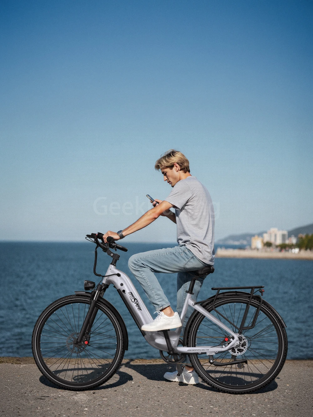 ONESPORT OT05 Pro Electric Bike, 250W Motor, 36V 22.5Ah Battery, 700*50C Tires, 25km/h Max Speed, 140km Range, Hydraulic Disc Brakes, Front Suspension Fork, Shimano 7-speed - Grey