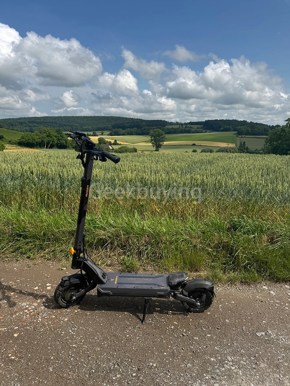 Ausom L2 Max Trottinette électrique, moteur 2 x 1 000 W, batterie 48 V 20,8 Ah, pneus 3 x 10 pouces, vitesse maximale 65 km/h, autonomie 90 km, freins à disque avant et arrière, suspension à bras oscillant, support AirTag dissimulé
