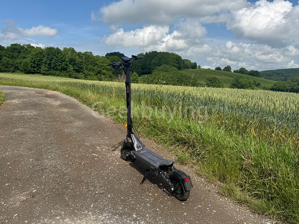 Ausom L2 Max Trottinette électrique, moteur 2 x 1 000 W, batterie 48 V 20,8 Ah, pneus 3 x 10 pouces, vitesse maximale 65 km/h, autonomie 90 km, freins à disque avant et arrière, suspension à bras oscillant, support AirTag dissimulé