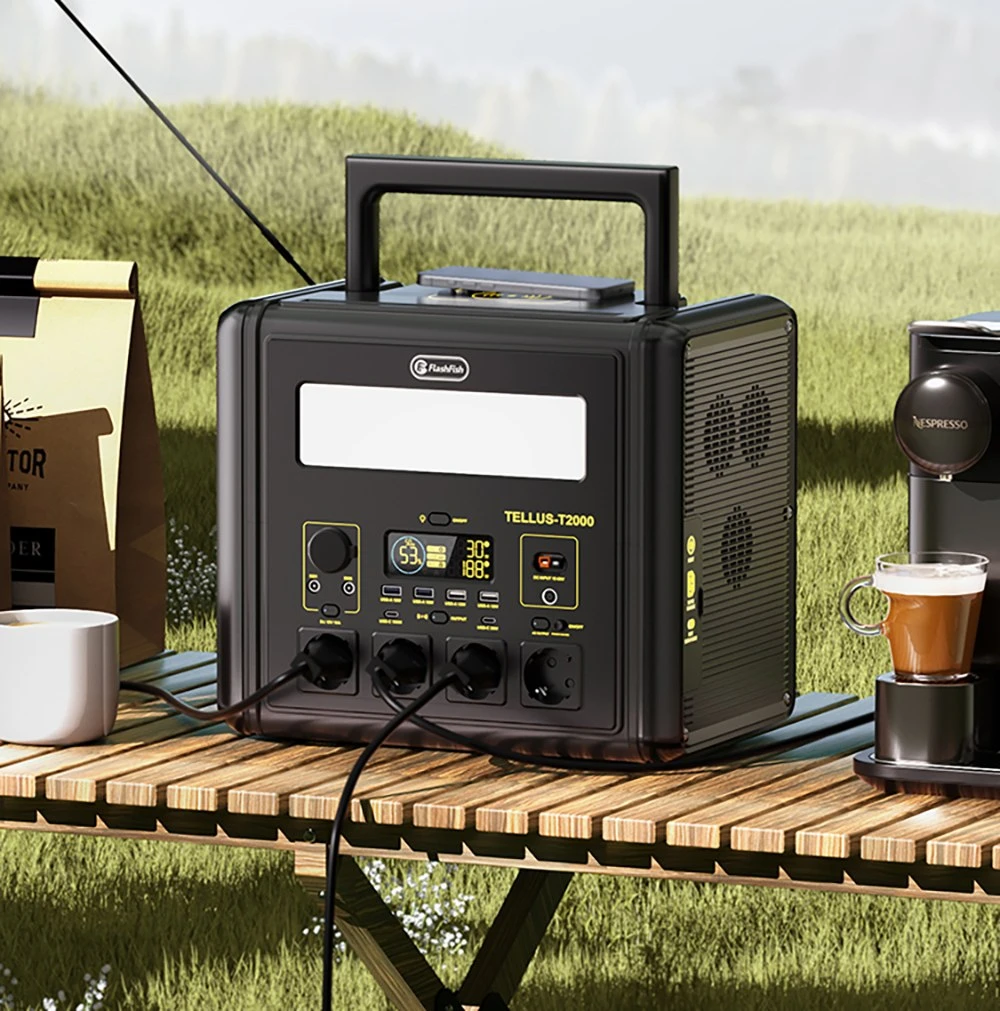 Station d'alimentation portable Flashfish T2000 2000 W, batterie LiFePO4 1536 Wh, puissance de crête 4000 W, recharge rapide sur secteur 1500 W, 14 sorties, pour une utilisation domestique et en extérieur.