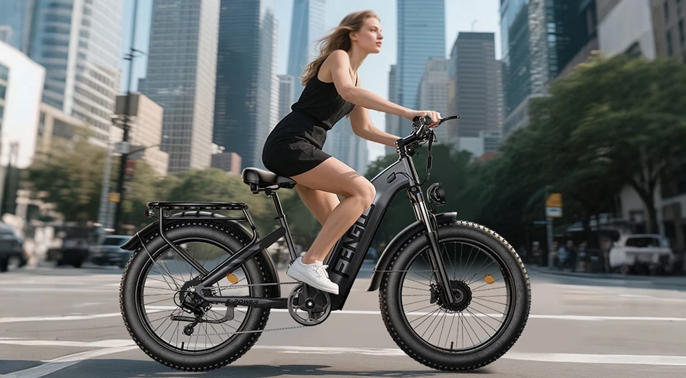 Vélo électrique FENGQS H2, moteur 2 x 1000 W, batterie 52 V 20 Ah, pneus 26 x 4 pouces, vitesse maximale 50 km/h, autonomie maximale 145 km, freins à disque hydrauliques, suspension avant, transmission Shimano 7 vitesses - Gris