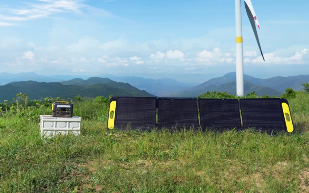 VTOMAN VS200 200W Foldable Solar Panel, 23% High-Efficiency Monocrystalline Cells, IP67 Waterproof ETFE Surface, Adjustable Kickstand, MC4 Connector for Portable Power Stations