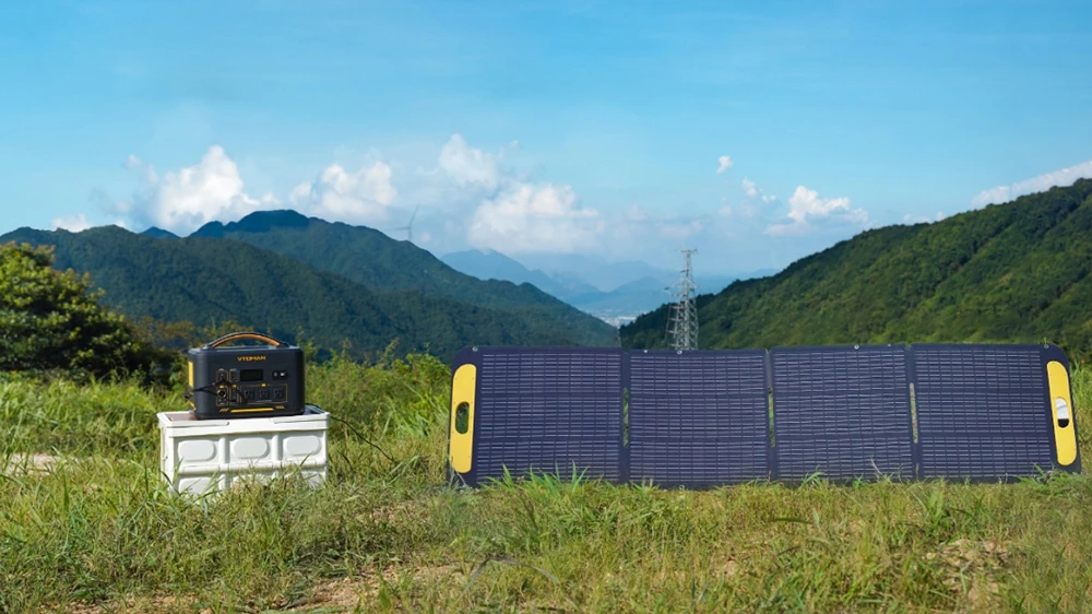 VTOMAN VS200 200W Foldable Solar Panel, 23% High-Efficiency Monocrystalline Cells, IP67 Waterproof ETFE Surface, Adjustable Kickstand, MC4 Connector for Portable Power Stations