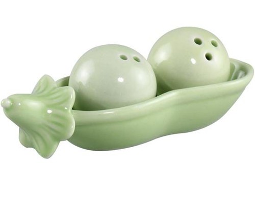 https://img.gkbcdn.com/p/2018-04-04/green-bean-shaped-ceramic-salt-pepper-shaker-1571977708146._w500_.jpg