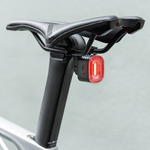 ROCKBROS Q4 Cykelbaklykta Smart Auto Brake Sensing USB Light IPX6 Vattentät Uppladdningsbar Bakljus