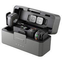 Felújított DJI Mic 3 vezeték nélküli csíptetős mikrofon (2TX+1RX+töltőtok), 32 bites belső felvételi sebesség, 48 kHz-es hang, adaptív erősítésszabályozás, kétsávos 2,4 GHz/5 GHz-es interferenciavédelem, beépített 32 GB tárhely, időkód és OsmoAudio ö