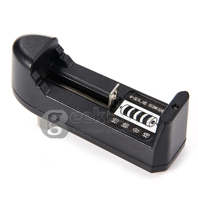 Multifunctional Universal 3.7V e Battery li-ion Charger for 18650, 14500,10440, 16340