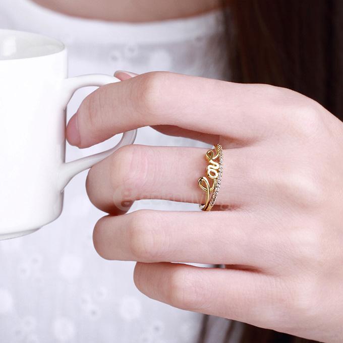 KZCR171-B 8# Tin Alloy Zircon Ring Fashionable Creative LOVE Character Finger Ring Size 8 - Golden