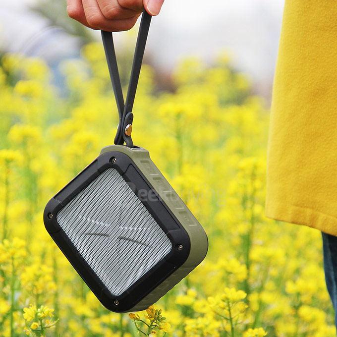 W-KING S7 Portable NFC Wireless Bluetooth 4.0 Speaker with MIC 10 Hours Playtime for Outdoors/Shower - Army Green