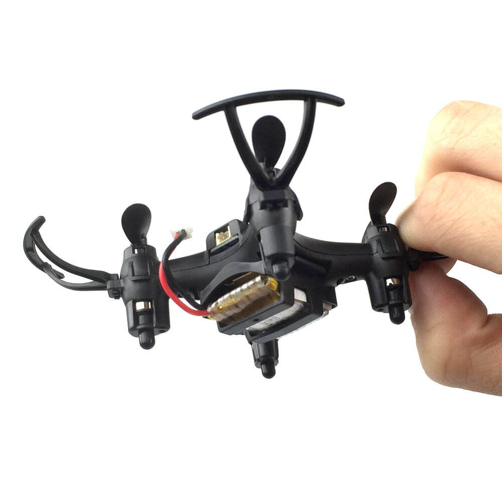FQ777 951C 0.3MP Camera 3D Roll 2.4G 4CH 6Axis RC Quadcopter RTF - Black