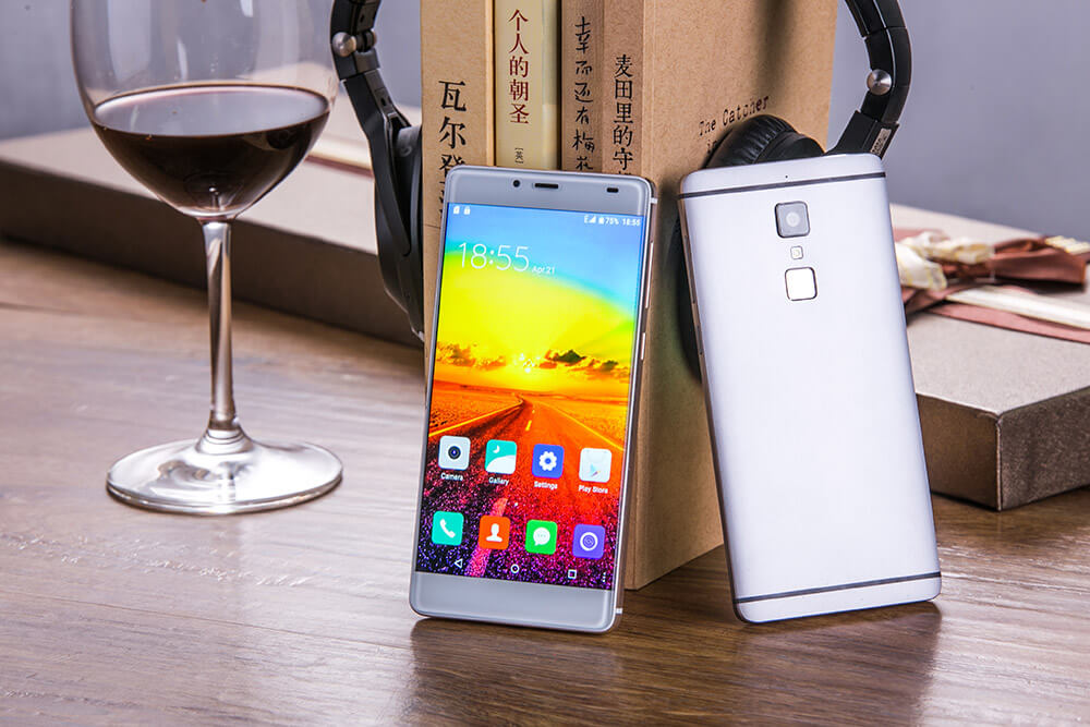 [HK Stock][Package B]Elephone S3 5.2inch Bezel-less 2.5D Arc FHD Screen Android 6.0 MTK6753 Octa Core 3GB 16GB Smartphone(Silver) + Leather Case(White) + Tempered Glass