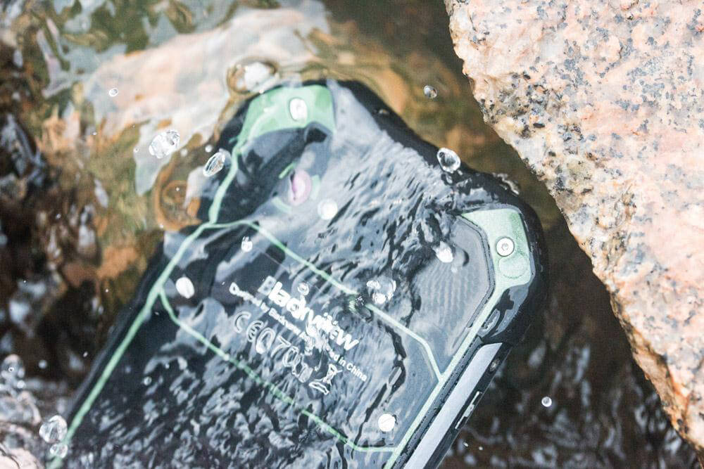 [HK Stock]Blackview BV6000S 4.7inch HD IP68 Waterproof 4G LTE Android 6.0 Rugged Smartphone MT6735 Quad-core 2GB 16GB 8.0MP NFC 4200mAh Fast Charge - Black