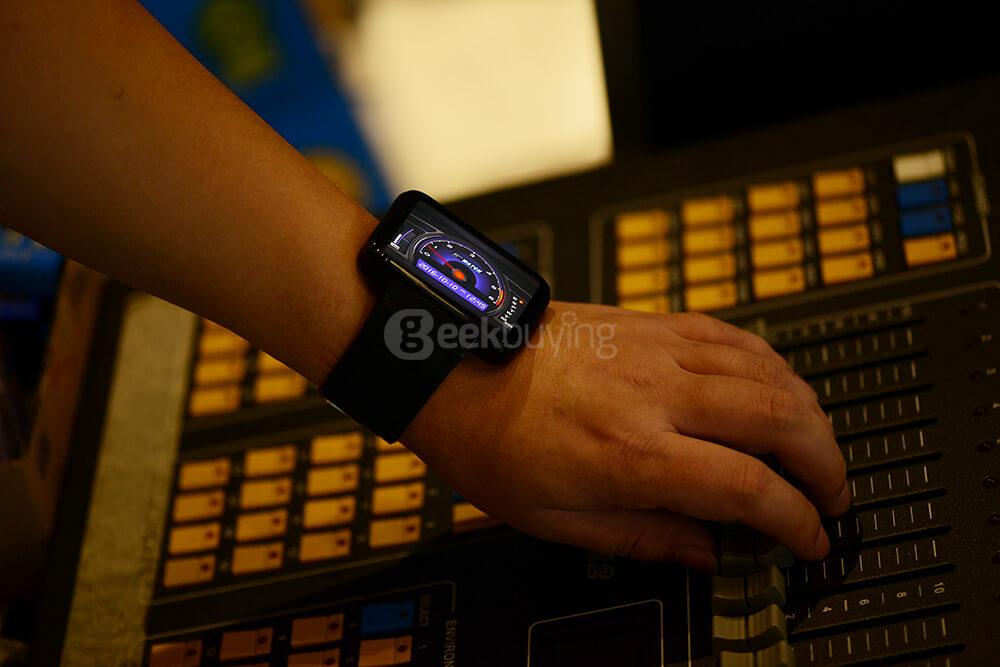 Makibes DM98 3G Smart Watch Phone Android 4.4 MTK6572 Quad Core 1.2GHz 512MB/4GB Bluetooth WiFi GPS Google Now 900mAh Battery 0.3MP Camera - Silver