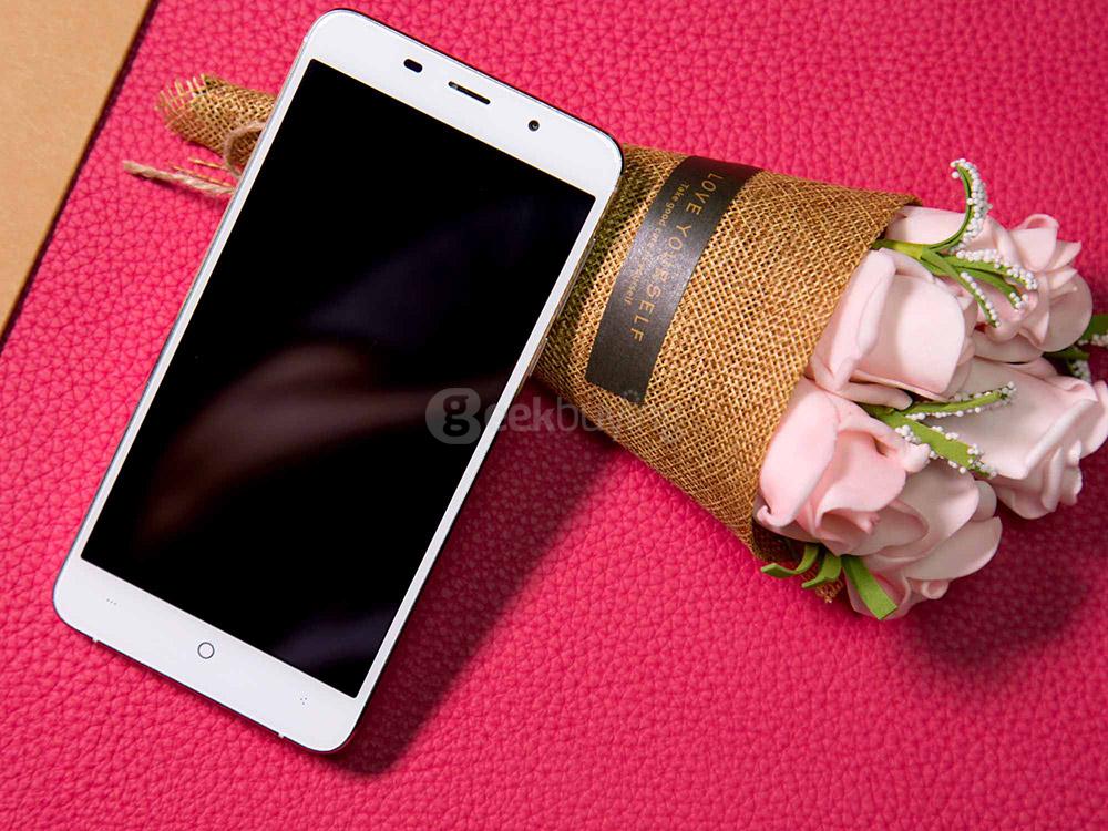 [HK Stock]LEAGOO M5 PLUS 5.5inch HD Android 6.0 4G LTE Smartphone MT6737 Quad Core 1.3GHz 2GB RAM 16GB ROM 5.0MP 13.0MP TOUCH ID - White