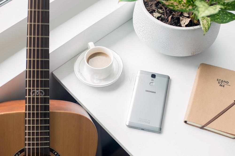 [HK Stock] Doogee Y6 MAX 3D 6.5 Inch FHD 2.5D Screen Android 6.0 4G+ LTE Smartphone MT6750 64-Bit Octa Core 3GB RAM 32GB ROM 13.0MP Touch ID - Silver