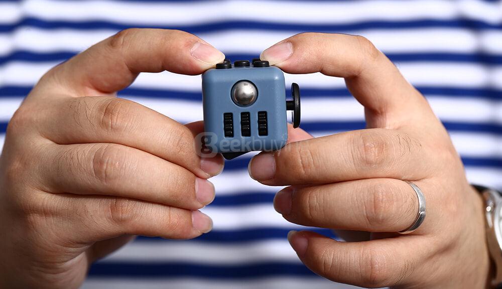 Stress Reliever Magic Cube for Worker  -  Black+Green