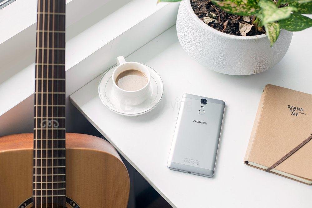 [HK Stock] Doogee Y6 MAX 6.5 Inch FHD 2.5D Screen Android 6.0 4G+ LTE Smartphone MT6750 64-Bit Octa core 3GB RAM 32GB ROM 13.0MP Touch ID - Silver