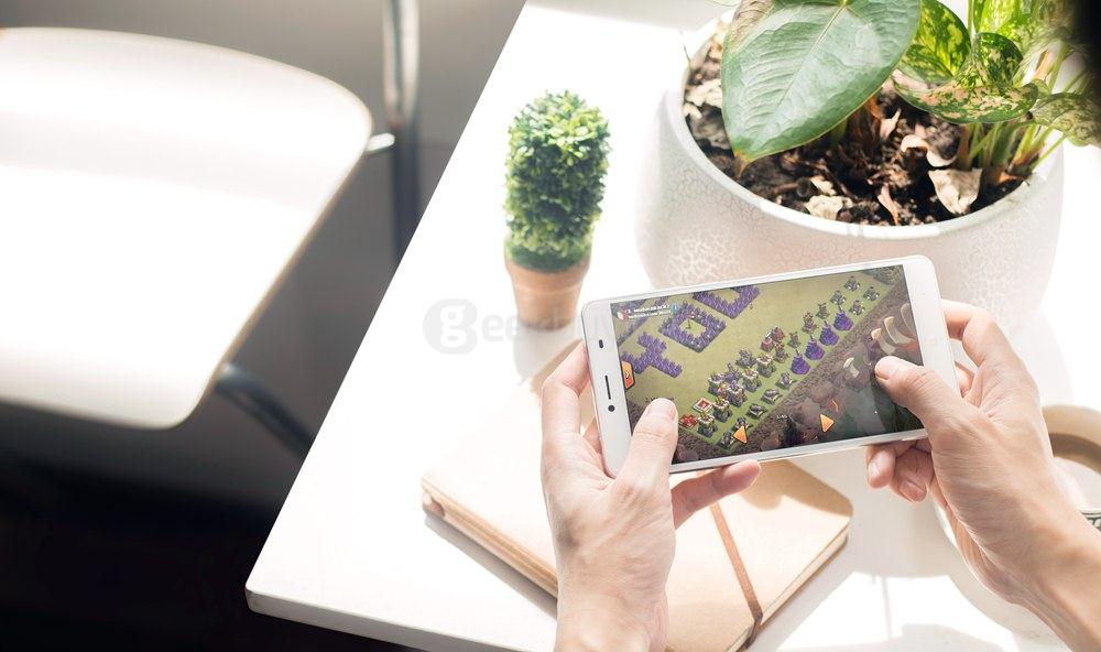 [HK Stock] Doogee Y6 MAX 6.5 Inch FHD 2.5D Screen Android 6.0 4G+ LTE Smartphone MT6750 64-Bit Octa core 3GB RAM 32GB ROM 13.0MP Touch ID - Silver