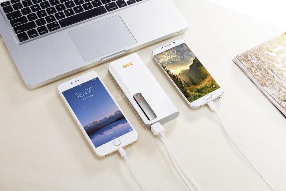 Original Teclast T100CE 10000mAh Power Bank 8 Pin and Micro USB Dual Input Intelligent Digital Display for Smart Phone - White