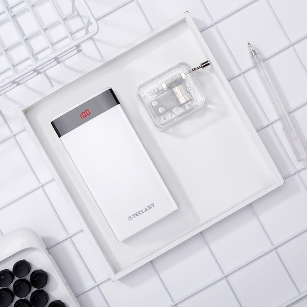 Teclast T200CF 20000mAh Power Bank with LED Digital Display Dual USB Ports - White