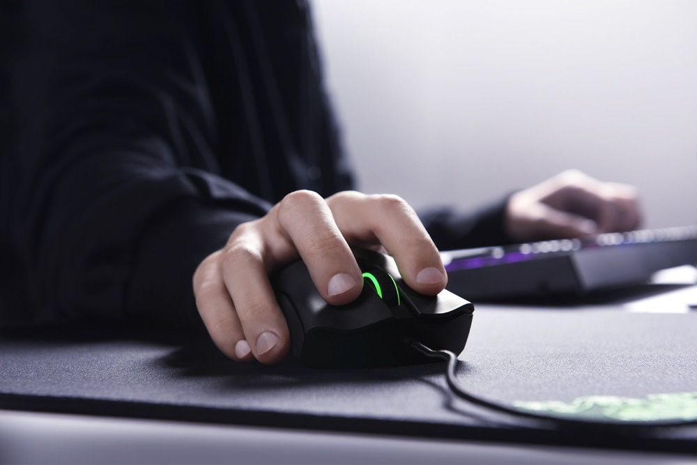 [HK Stock] Razer DeathAdder Elite Ergonomic Wired Gaming Mouse CHS Packaging 16000 DPI - Black