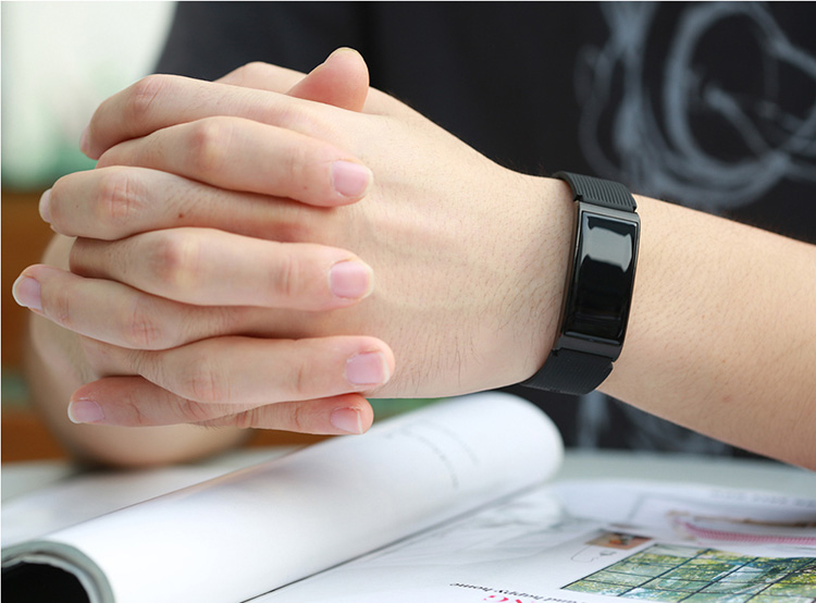 Makibes X3  Smart Bracelet Heart Rate/Blood Pressure Monitor Bluetooth Water Resistant IP68 Compatible with iOS Android  - Black