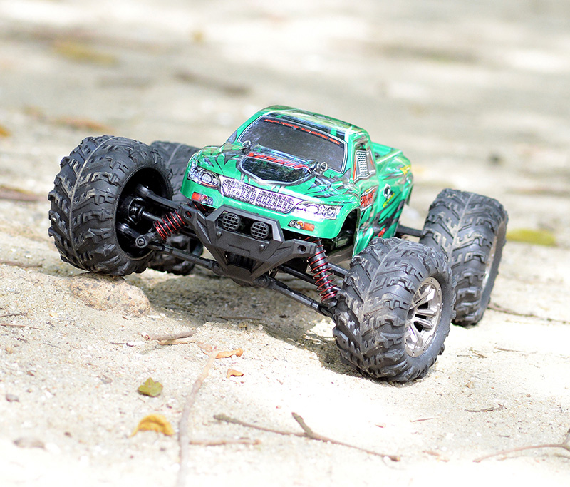 9135 1:16 2.4G 4WD Off-road Vehicles RC Car RTR - Green