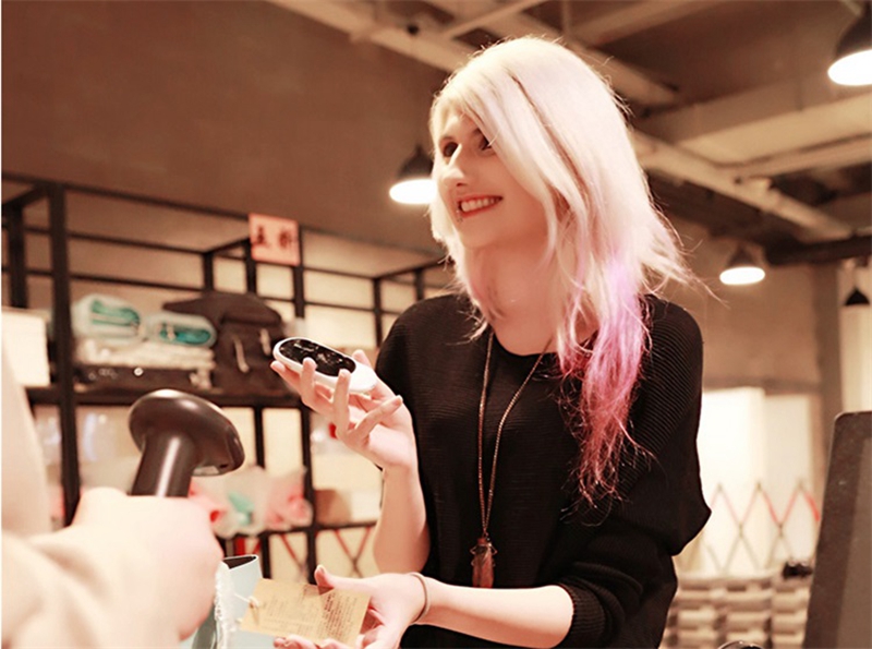 Youdao Wireless Multilingual Voice Simultaneous Language Translator Egg - White