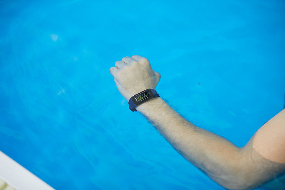 [Italy Stock]Makibes G03 Plus Smart Bracelet Built-in GPS Color Screen Dynamic Heart Rate Monitor IP68 Water Resistant Bluetooth Compatible With IOS Android - Black