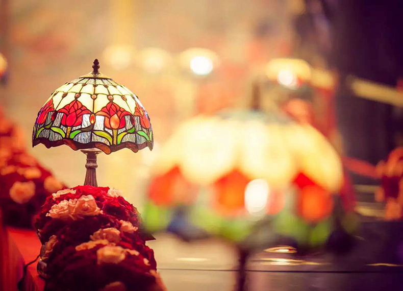 FUMAT Tiffany Style Stained Glass Table Lamp - Romantic Blue Tulip Design
