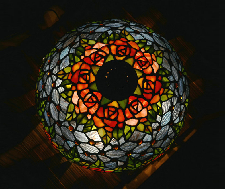 FUMAT Tiffany Style Stained Glass Table Lamp - Romantic Grape Rose Design(768 PCS Glass)