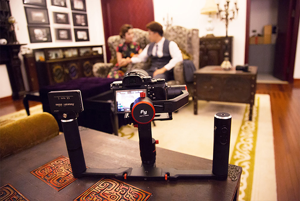 Feiyu Tech A2000 3-Axis Brushless Handheld Gimbal for  Mirrorless DSLR Camera - Single Handheld