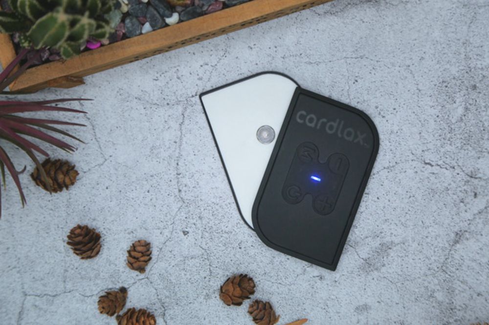 Cardlax Portable Electric Card Massager 4-button Design Adjustable Frequency Relax Muscles Relieve Stress - Black