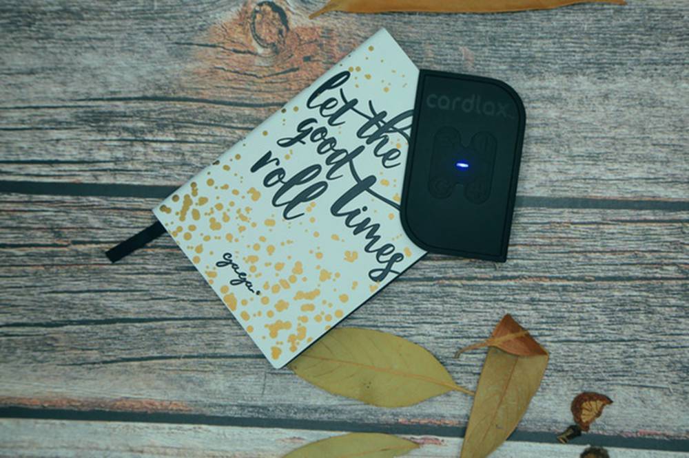 Cardlax Portable Electric Card Massager 4-button Design Adjustable Frequency Relax Muscles Relieve Stress - Black