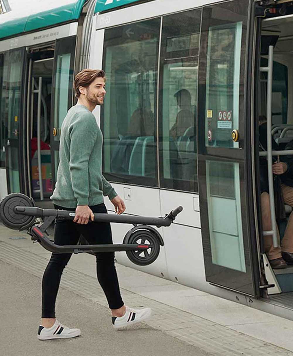 Ninebot E22 Folding Electric Scooter 300W Brushless Motor LED Display Max 20KM/H 9 Inch Vacuum Anti-puncture Tire Three Riding Mode - Black